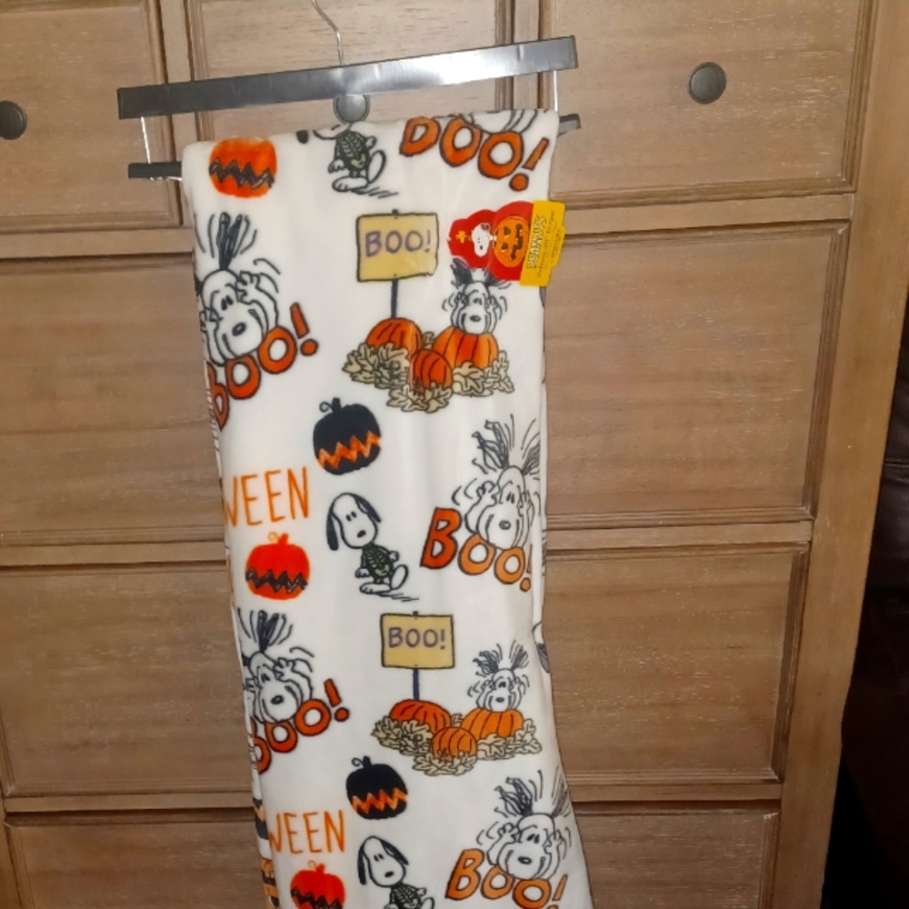 Peanuts x Halloween velvetloft throw 50x70 in BNWT VHTF RARE SOLDOUT